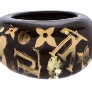 LOUIS VUITTON BLACK Resin Monogram Inclusion Ring
Louis Vuitton